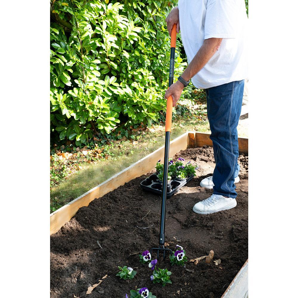 Black + Decker Fibreglass Cultivator with 4 Prongs | 148 x 12 x 10cm - Image 5