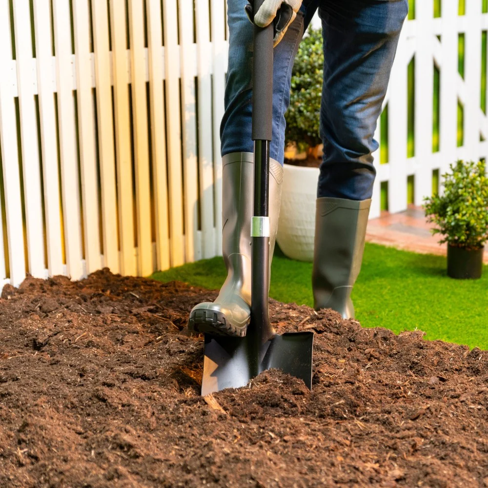 Black + Decker Round Point Fibreglass Shovel | Long Handle, Orange Grip - Image 3