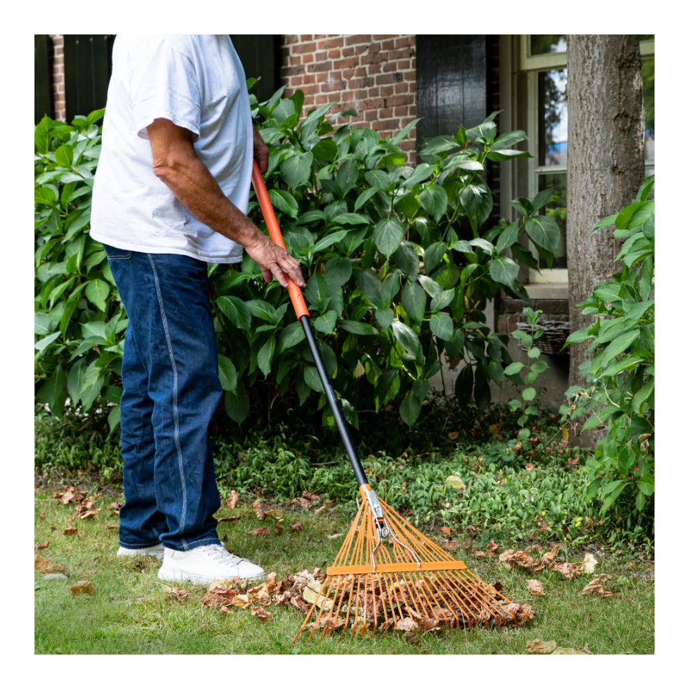 Black + Decker Springback Leaf Rake | Wide Fan Head, Long Handle - Image 3