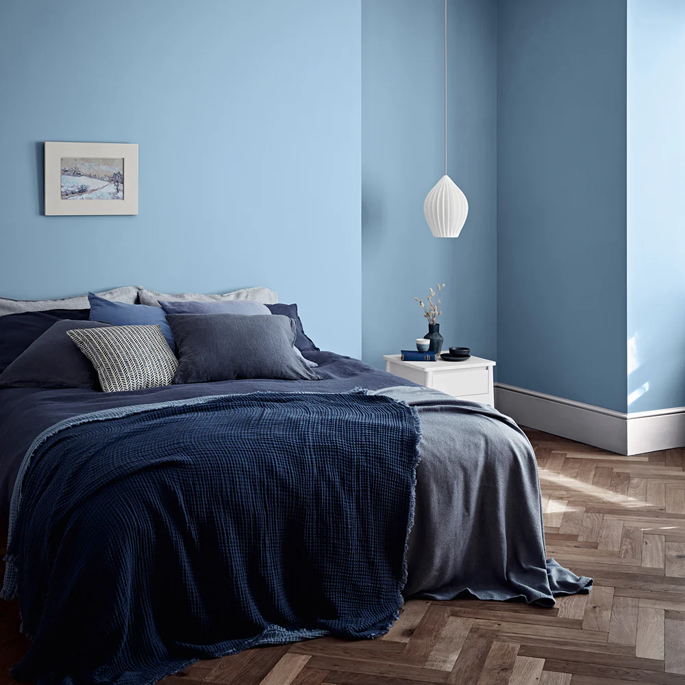Crown Paint Powder Blue Mid Sheen Wall & Ceiling Paint | 5L, Breatheasy - Image 4