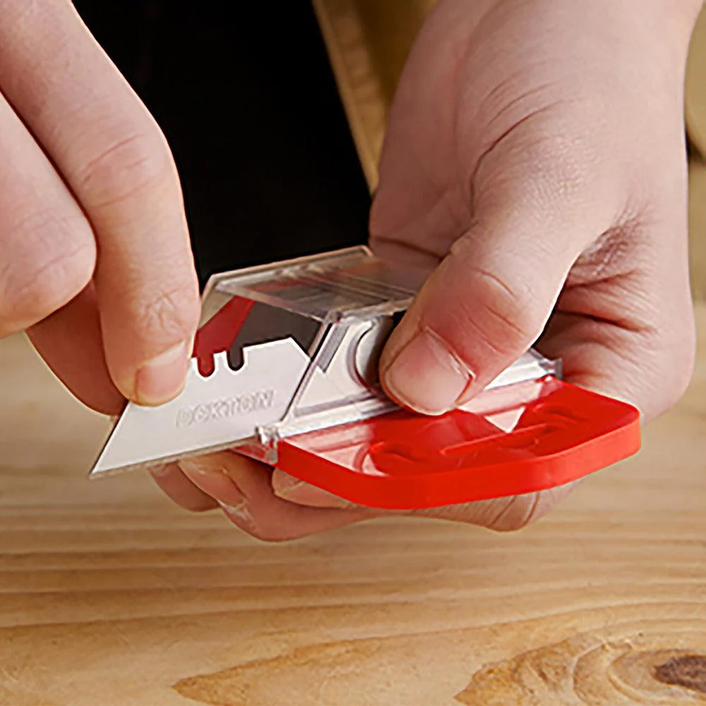Dekton 50pc Carbon Steel Utility Blades | Compact Design with Integrated Blade Storage - Image 5