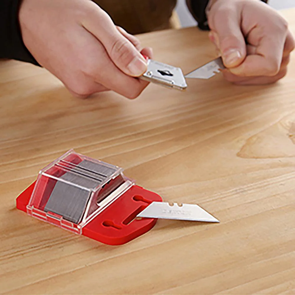 Dekton 50pc Carbon Steel Utility Blades | Compact Design with Integrated Blade Storage - Image 6